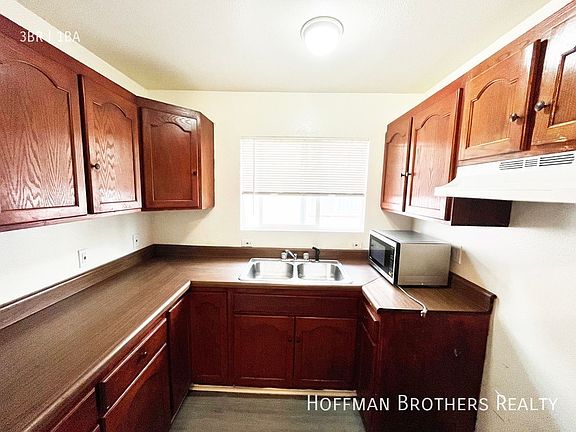 3rd image of 2637 S Manhattan Pl #7A