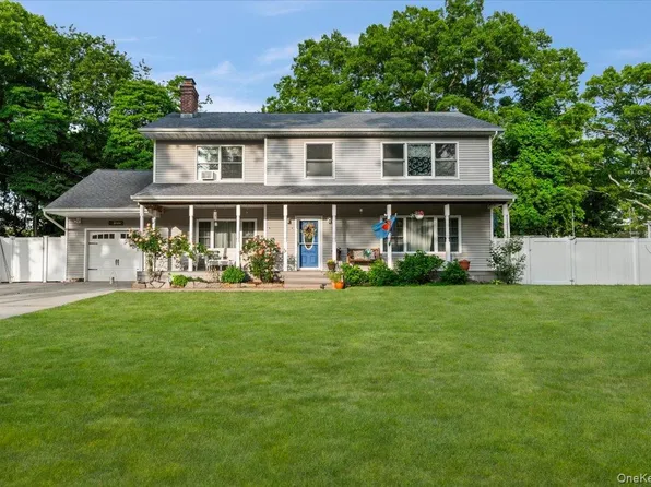 7 Maple Avenue, Holbrook, NY 11741