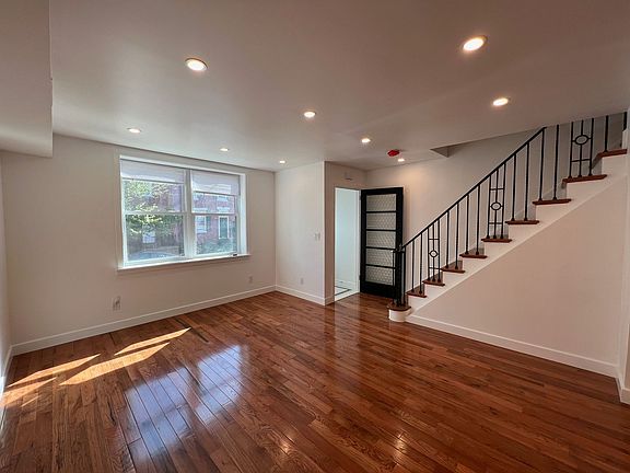 2nd image of 2622 E Somerset St