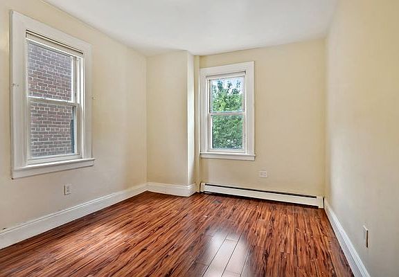 5th image of 1954 Hazen St #1F