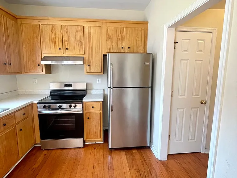 731 W Leigh St — Photo 3