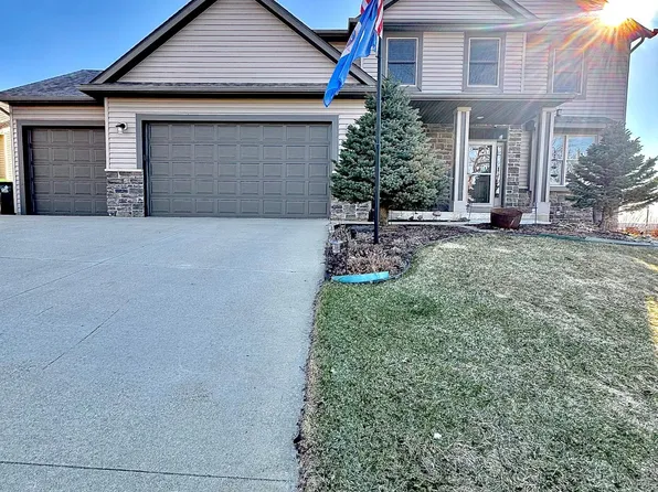896 Golfview Ave, Zumbrota, MN 55992