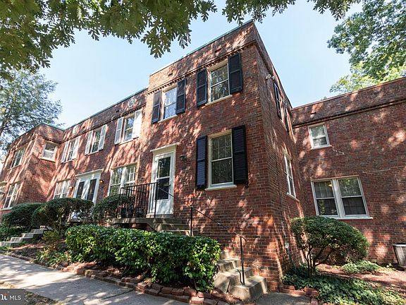 3rd image of 1414 S Barton St APT 441