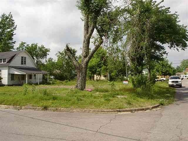 2nd image of 401 10th St