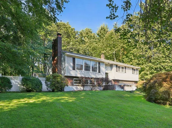 6 Ridgecrest Drive, Hudson, NH 03051