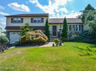 932 Hilltop Rd, Warminster, PA 18974