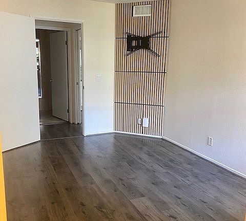 5th image of 20253 Keswick St APT 211