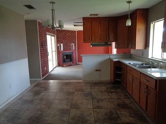 5th image of 121 Maderia Dr
