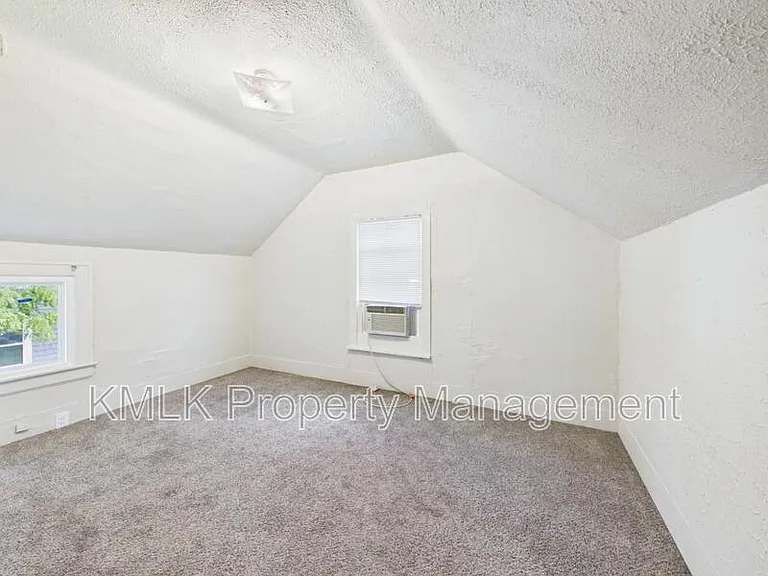 534 Gage St — Photo 26