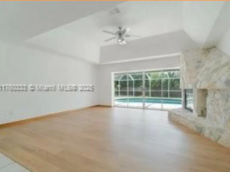242 SE Duval Ave — Photo 13