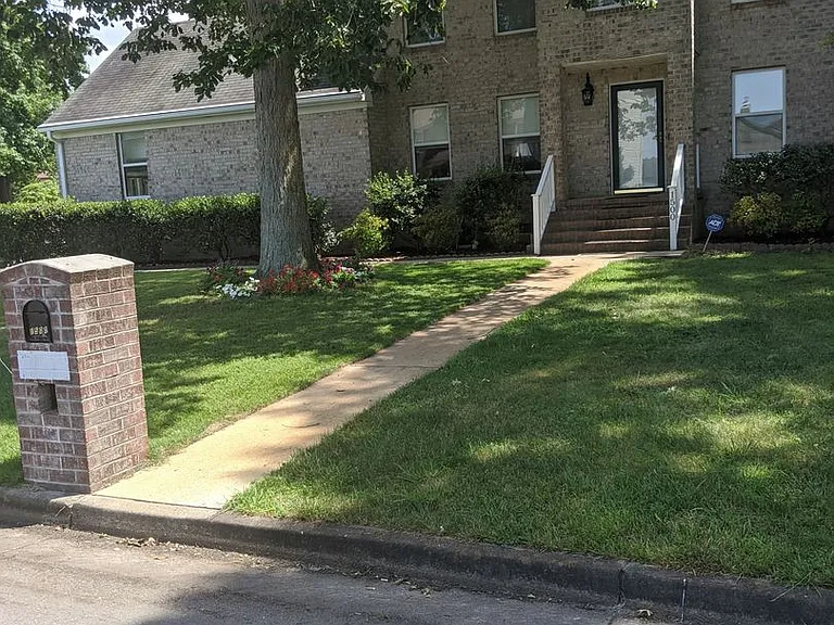 1500 Lake James Dr — Photo 2