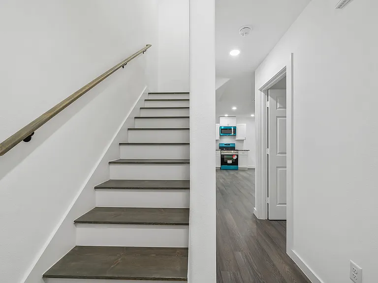 7413 Shotwell St #B — Photo 10