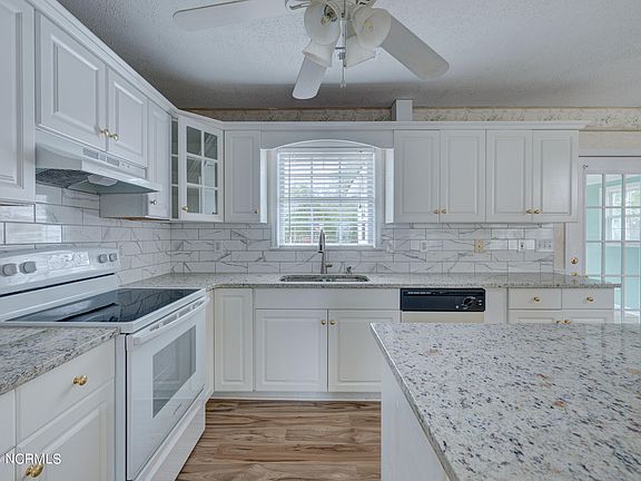 2nd image of 421 Sausalito Drive