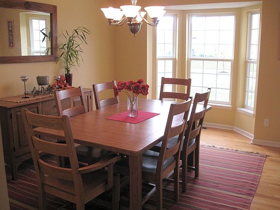 4th image of 518 Andover Cir