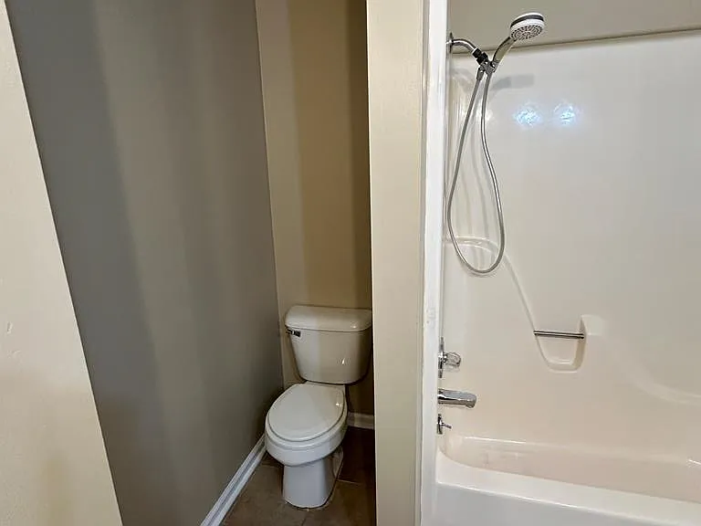 910 Crawford Cir — Photo 13