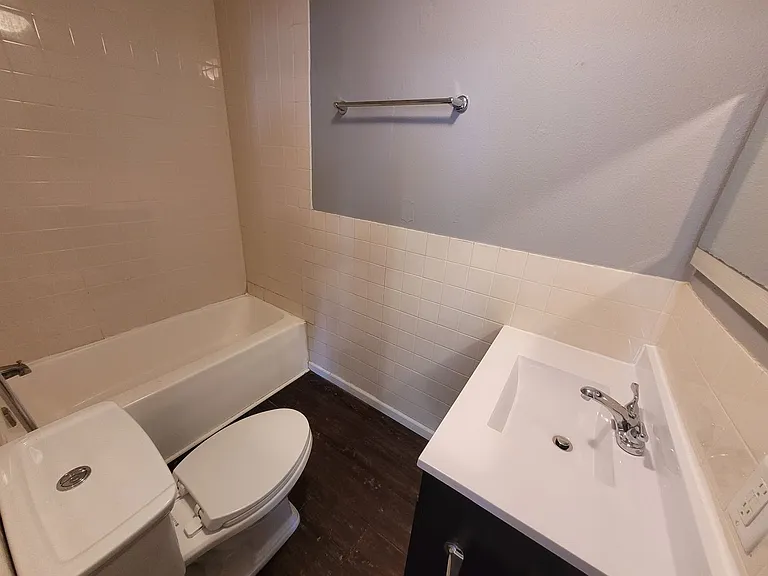 1507 Avon St — Photo 10