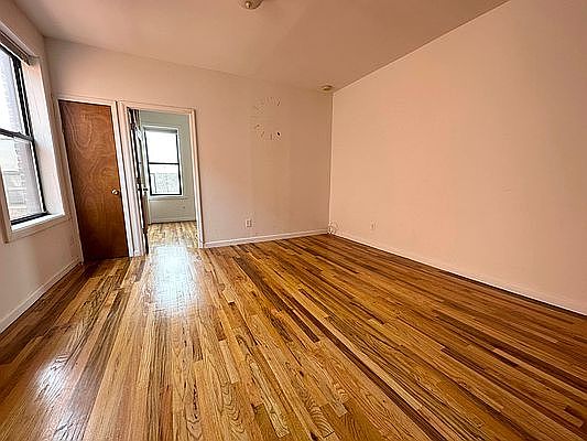 5th image of 423 16th St APT 15