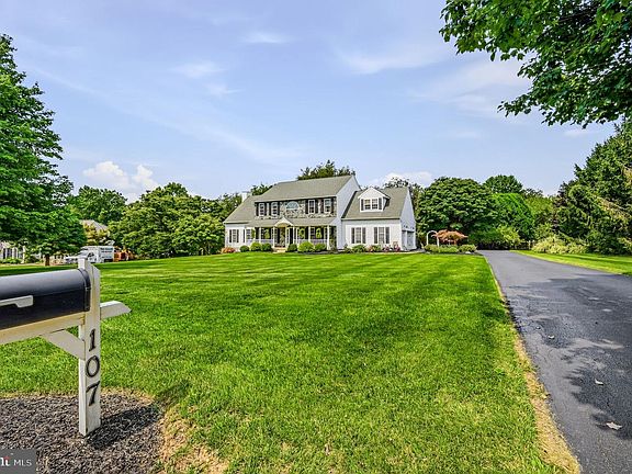 2nd image of 107 Stonegate Dr