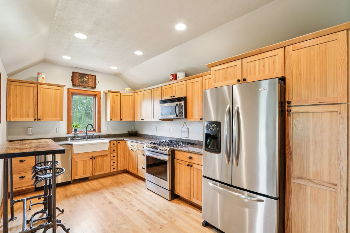 N64W20755 Mill Rd-S2506-020