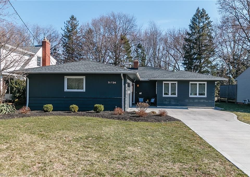 1st image of 30534 Manhasset Dr