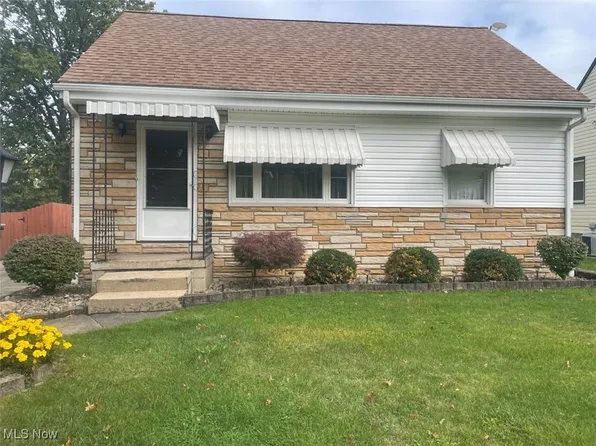 111 N Beverly Ave, Austintown, OH 44515