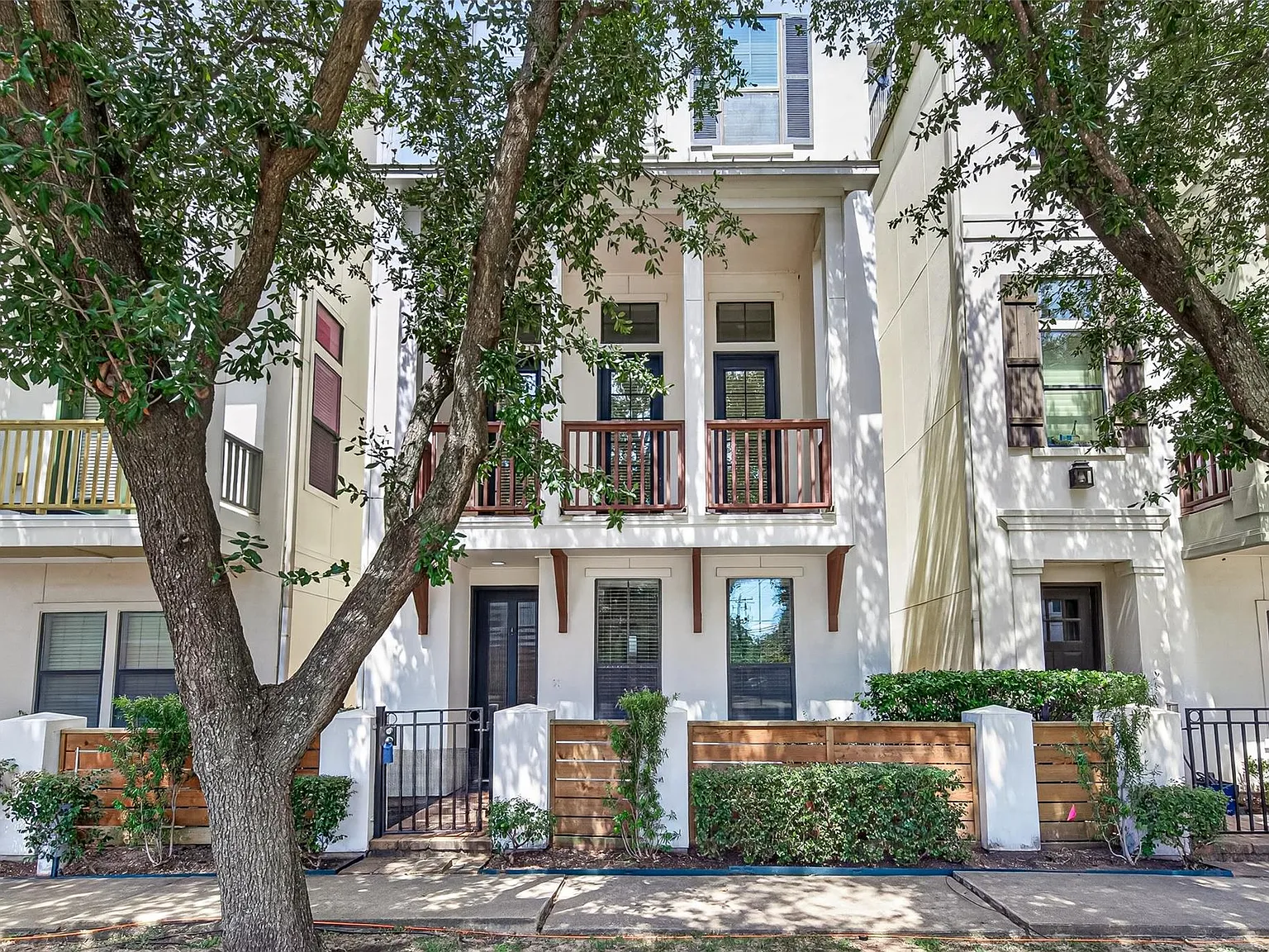 3 bed, 3.5 bath, 2521 sqft, $3,500 — Photo 4