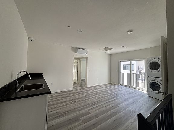 5th image of 1101 Magnolia Ave #C