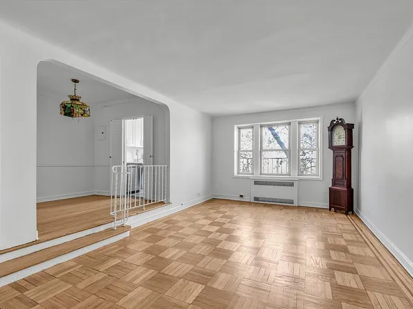 8449 168th St APT 4N, Jamaica, NY 11432