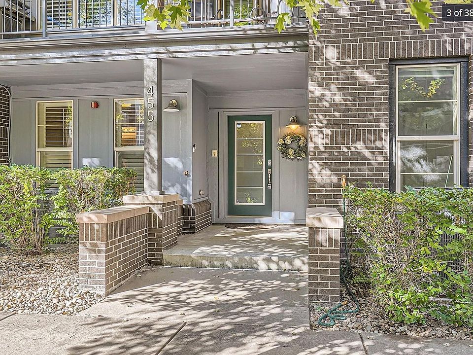 Direct access, well maintained outdoor entry.