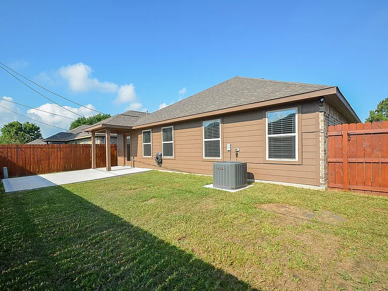 815 Easy St — Photo 5