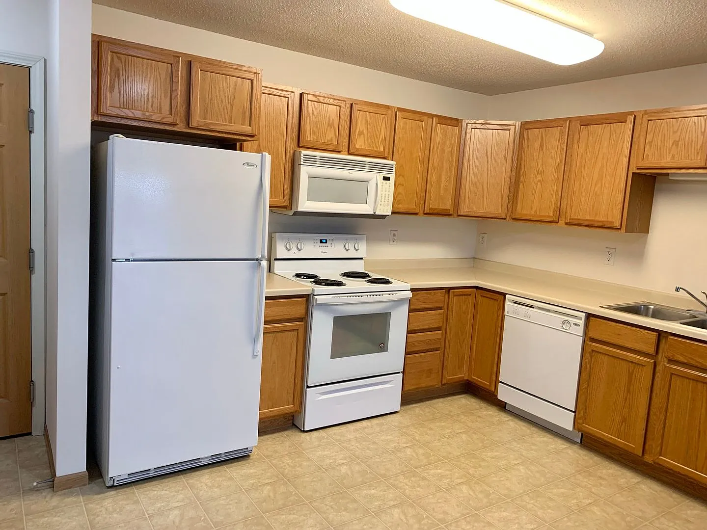 Huntington Pointe III — Photo 4