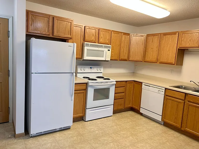 Huntington Pointe III — Photo 4