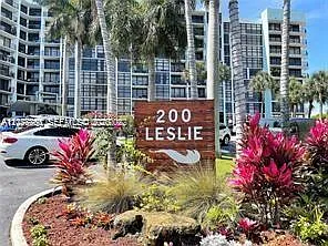 200 Leslie Dr #1023
