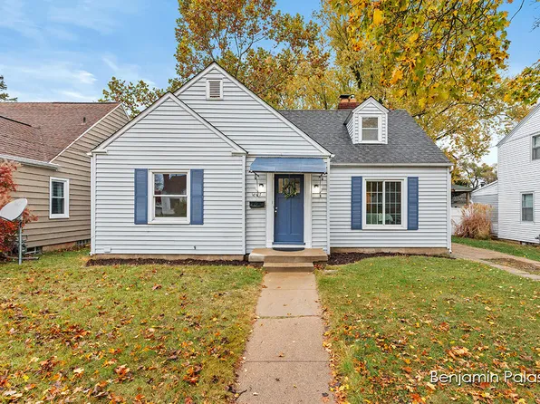 1007 Arlington St NE, Grand Rapids, MI 49505
