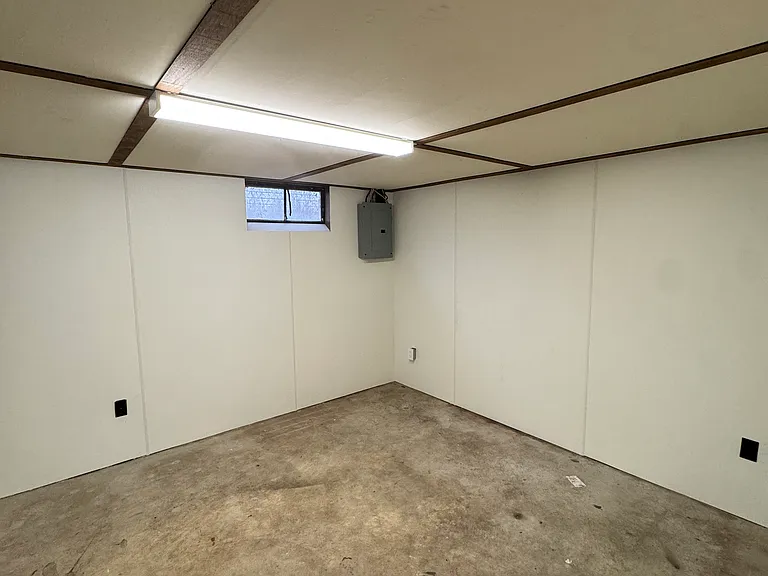 2121 Roberts Ln — Photo 20