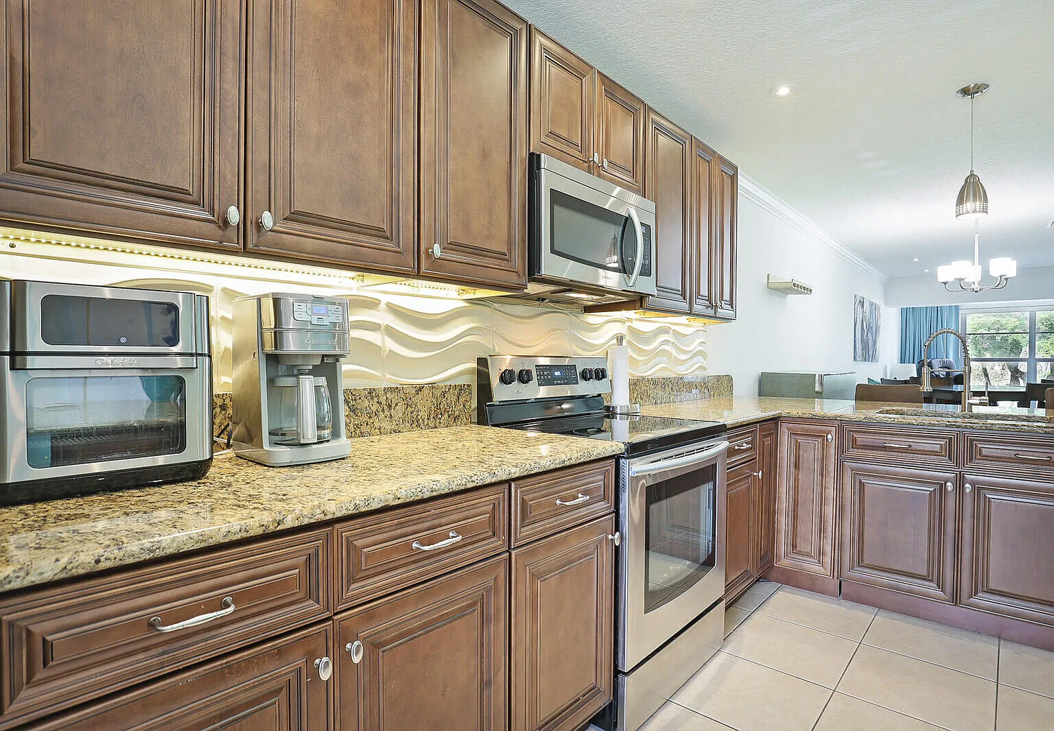 2 bed, 2.0 bath, 1167 sqft, $2,250 — Photo 2