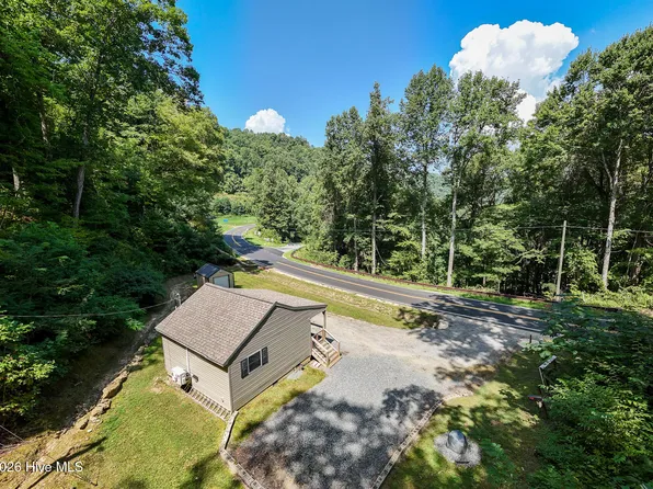 3807 Fontana Road, Fontana Dam, NC 28733