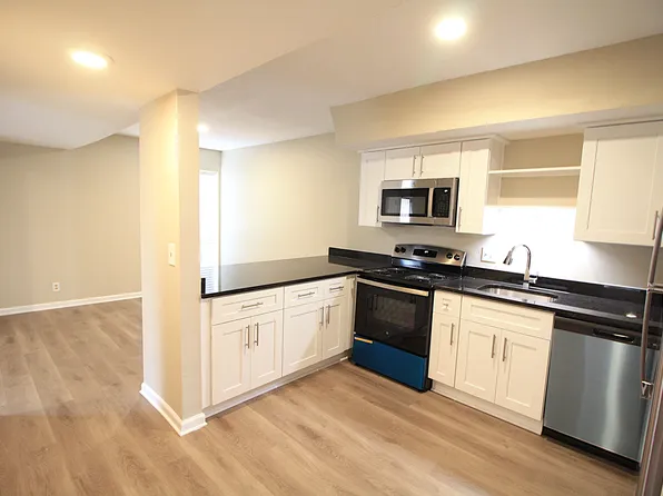 6573 Poplar Ave APT 4, Memphis, TN 38138