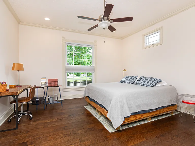 1502 Woodlawn Ave — Photo 5