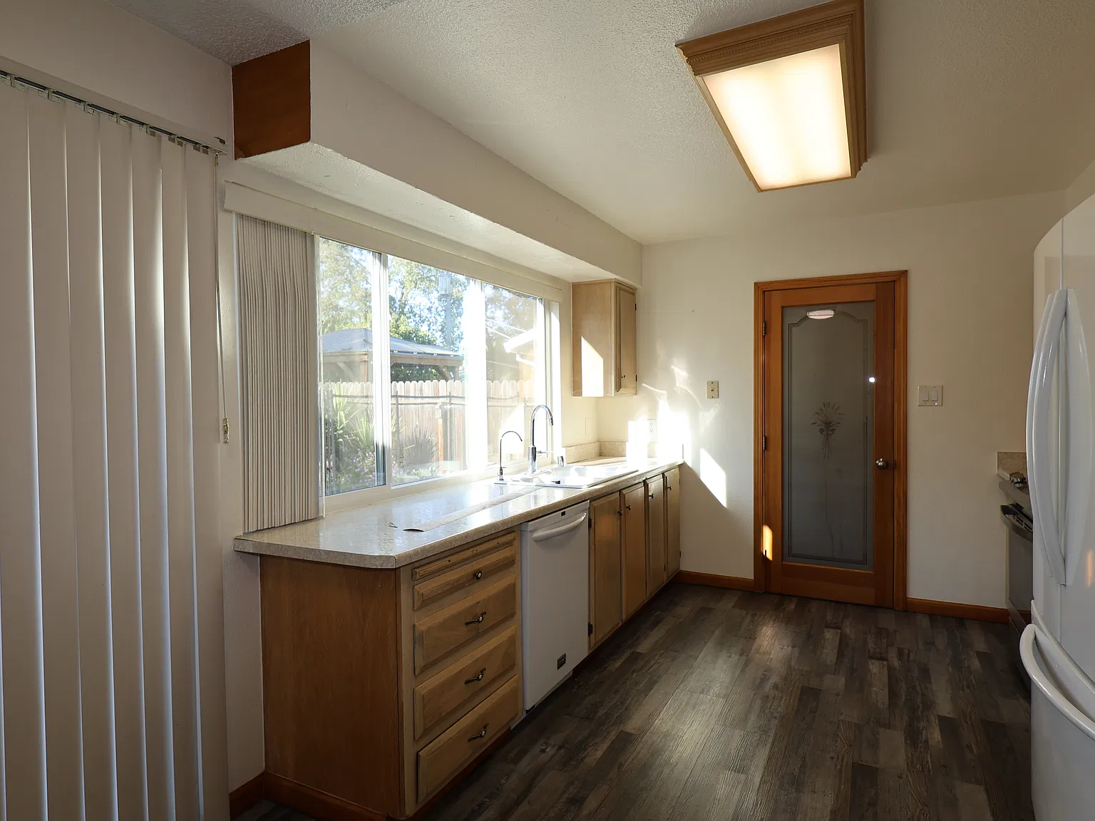 3 bed, 1061 sqft, $2,600 — Photo 2