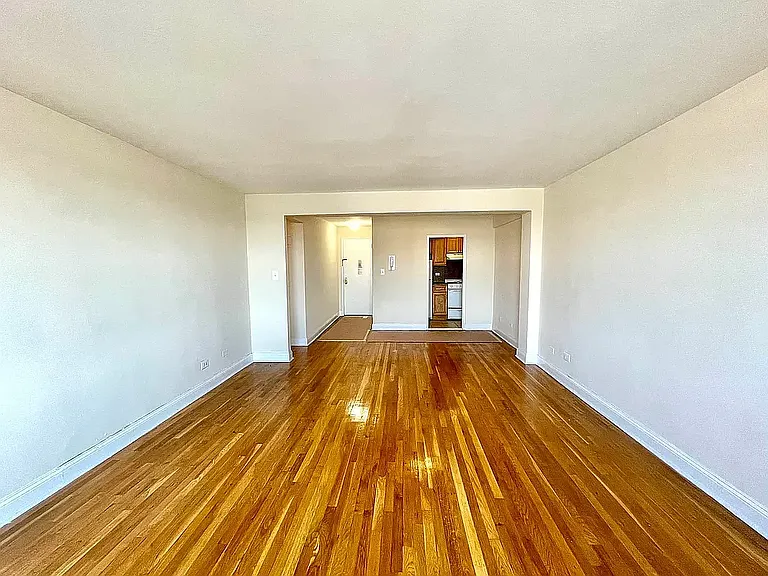 8700 25th Ave #3R — Photo 2
