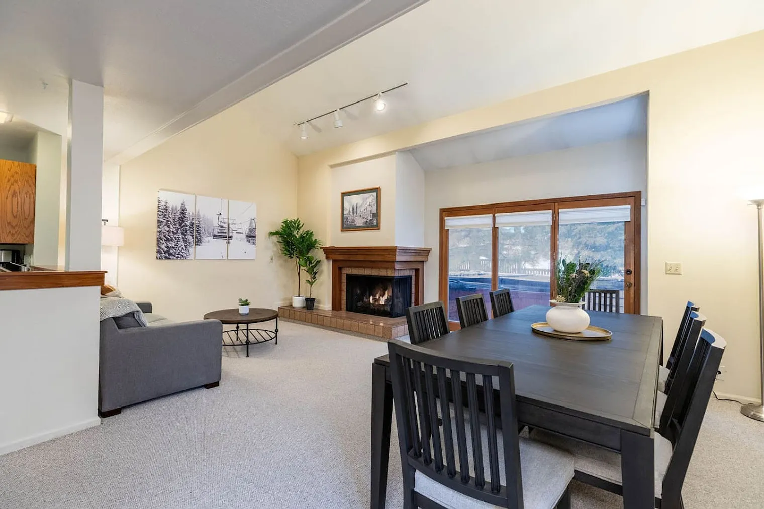 3 bed, 2.0 bath, 1797 sqft, $4,812 — Photo 3