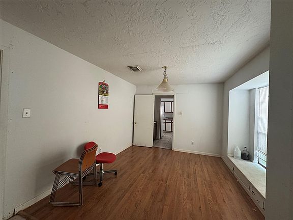 2nd image of 11403 Sharpview Dr