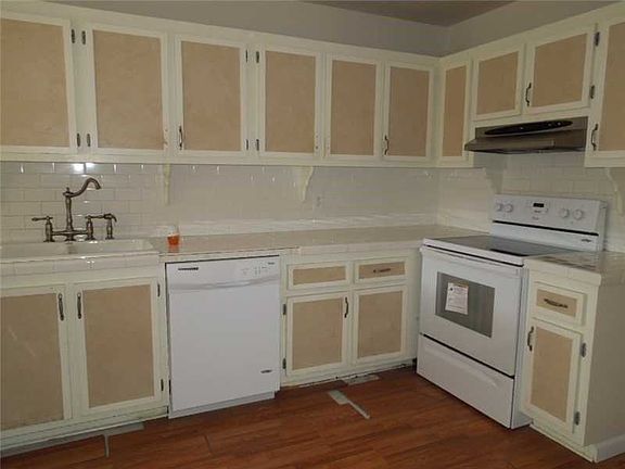 4th image of 1940 Bayberry Dr