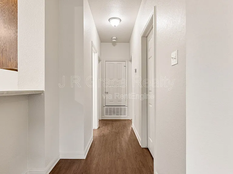2100 Breezy Dr — Photo 14