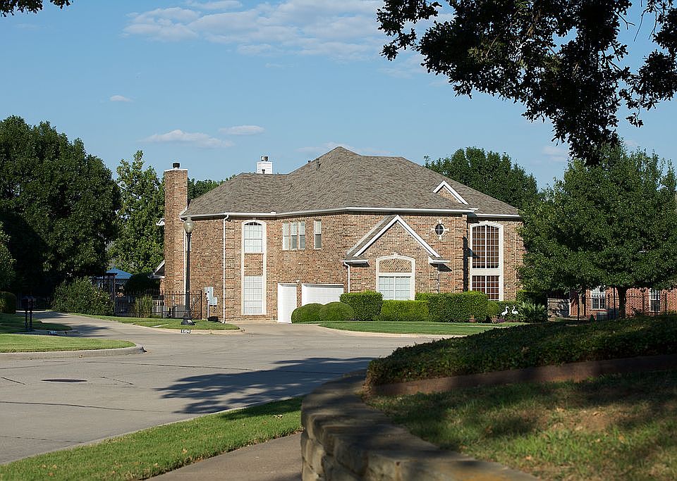 2nd image of 1202 Normandy Dr