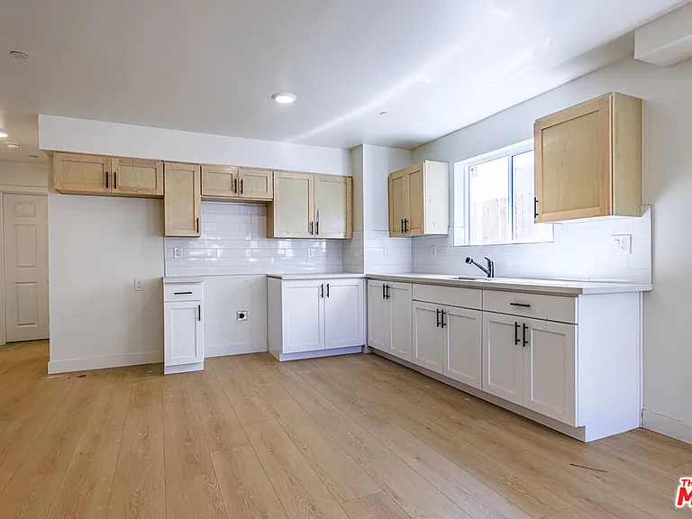 1640 Murchison St — Photo 6
