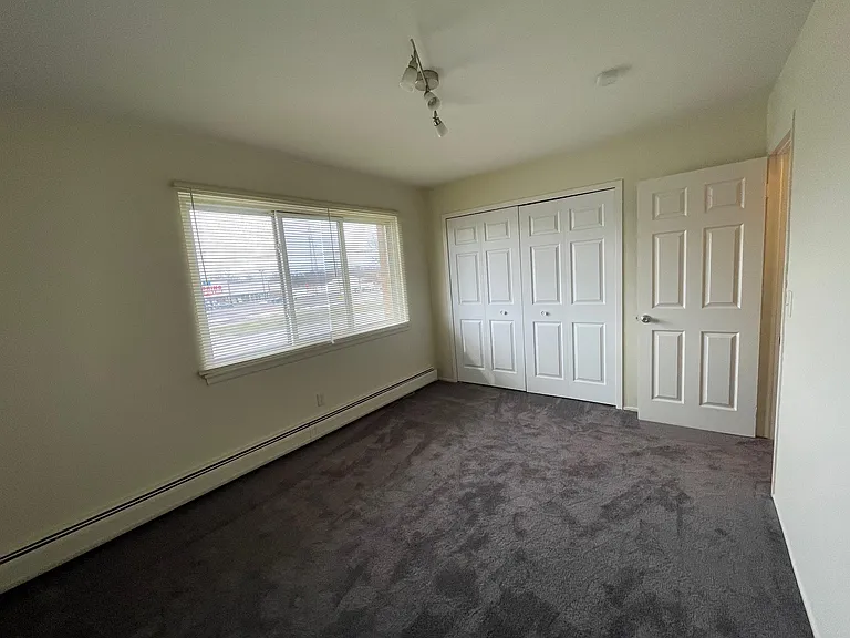 6-panel doors through out adds a touch of class.