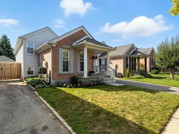 53 Wake Robin Dr, Kitchener, ON N2E 3L4