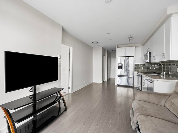 5th image of 11967 80th Ave #1110